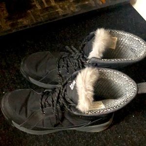 Columbia short winter boots, size 9